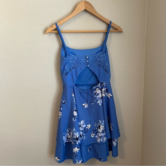 NWT, Jun & Ivy Women’s Empire Waist Tiered Floral Blue Mini Dress, Size Medium - Picture 4 of 7